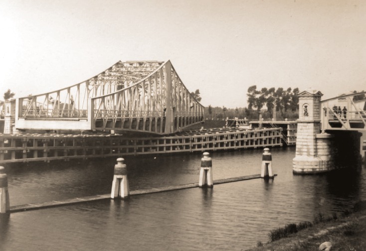 De draaibrug te Langerbrugge was een kritiek punt in de sector van de 11Div.