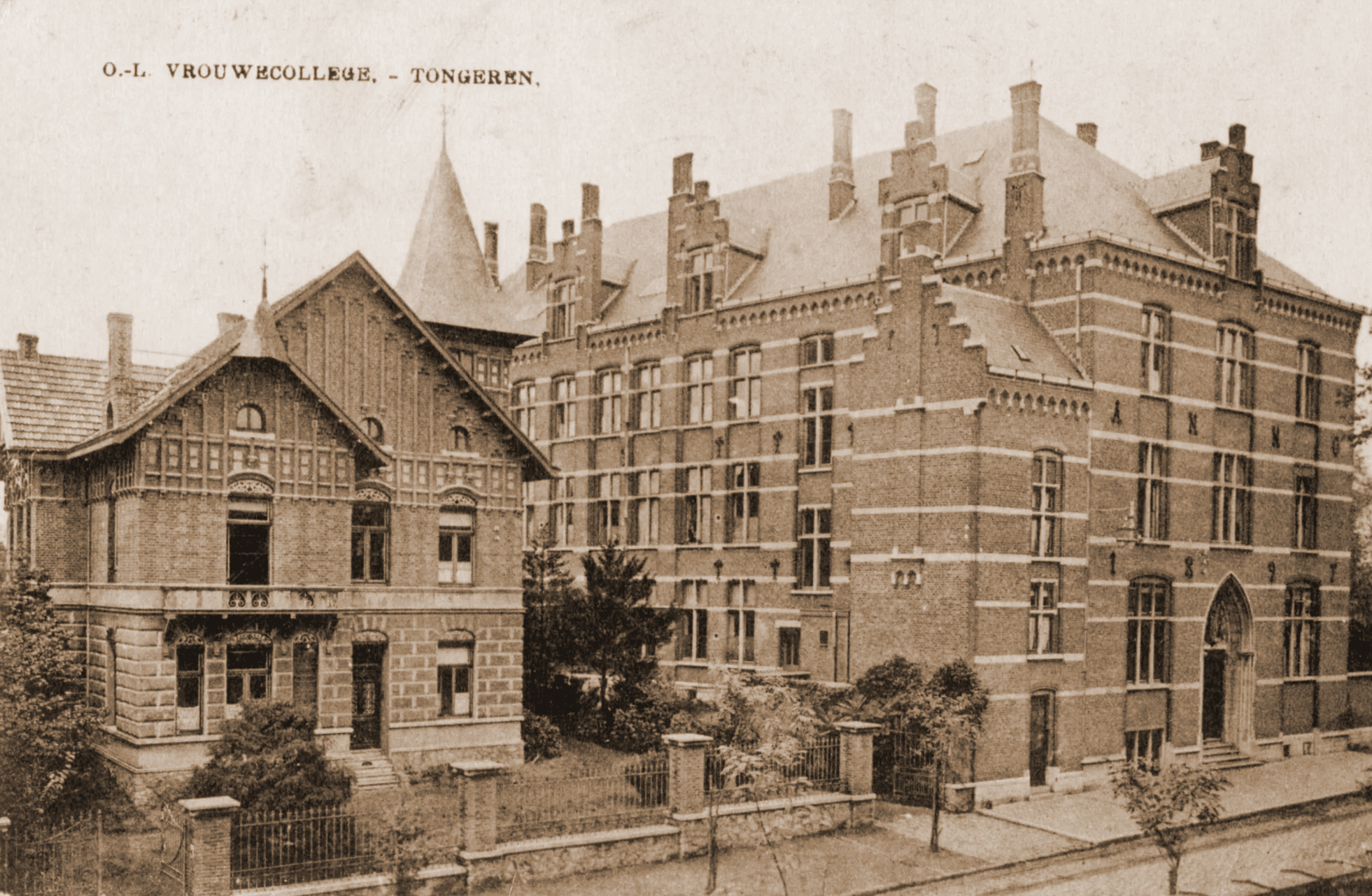 OLV - College te Tongeren waar een 2500-tal Belgische krijgsgevangenen werden opgesloten van 11 tot 13 mei 1940.