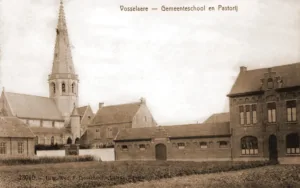 Kerktoren van Vosselare die door een observatieploeg van III/7Li gebruikt werd en die in de vroege ochtend van 25 mei werd vernield.