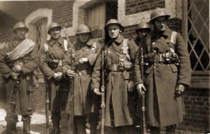 Militairen van het 7Li op oefenkamp te Leopoldsburg.