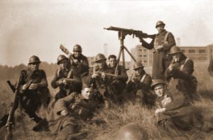 Mitrailleurpost van het 2de Peloton van de Cie Mi AA opgesteld bij de kazerne van Tongeren tijdens de mobilisatie (foto Sergeant Clement Put).