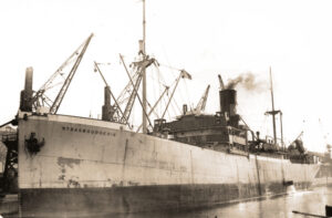 s/s Strasbourgeois waarmee 1.800 jongeren van de Rekruteringsreserve op 20 mei vanuit Duinkerke naar Cherbourg vertrokken zijn.