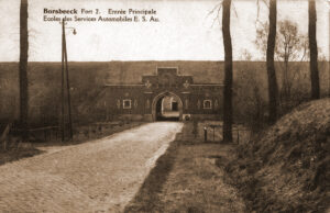 Fort 2 te Borsbeek, vredesvoetgarnizoen van de School van het Transportkorps, waar vanaf september 1939 geïnterneerde Britse en Franse militairen werd opgesloten.