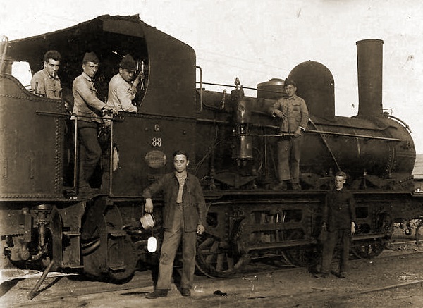 Een deel van de manschappen van het Regiment Spoorwegtroepen bestond uit machinisten en stokers van stoomlocomotieven.