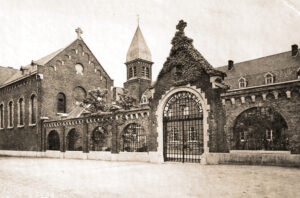 Onze Lieve Vrouw-van-Vlaanderen lyceum te Kortrijk (vooroorlogse foto).