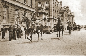 Cavaleriekazerne Luitenant-generaal baron de Witte de Haelen te Etterbeek, vredesvoetgarnizoen van 1G (vooroorlogse foto).