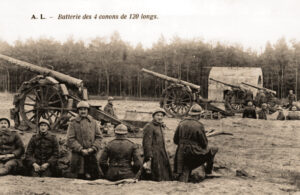 De C120L M1878 de Bange kanonnen waren hopeloos verouderde vuurmonden zonder terugstootrem of moderne richtmiddelen.